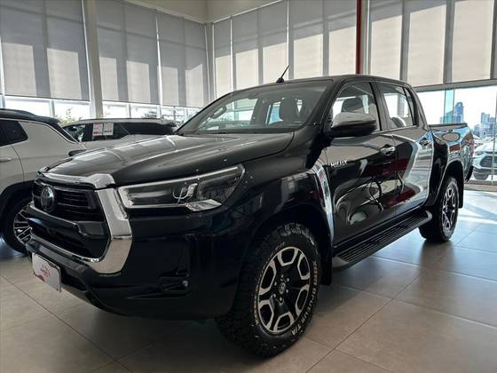 TOYOTA HILUX 2.8 D-4D TURBO DIESEL CD SRX 4X4 AUTOMÁTICO TOYOTA HILUX 2.8 D-4D TURBO DIESEL CD SRX 4X4 AUTOMÁTICO
